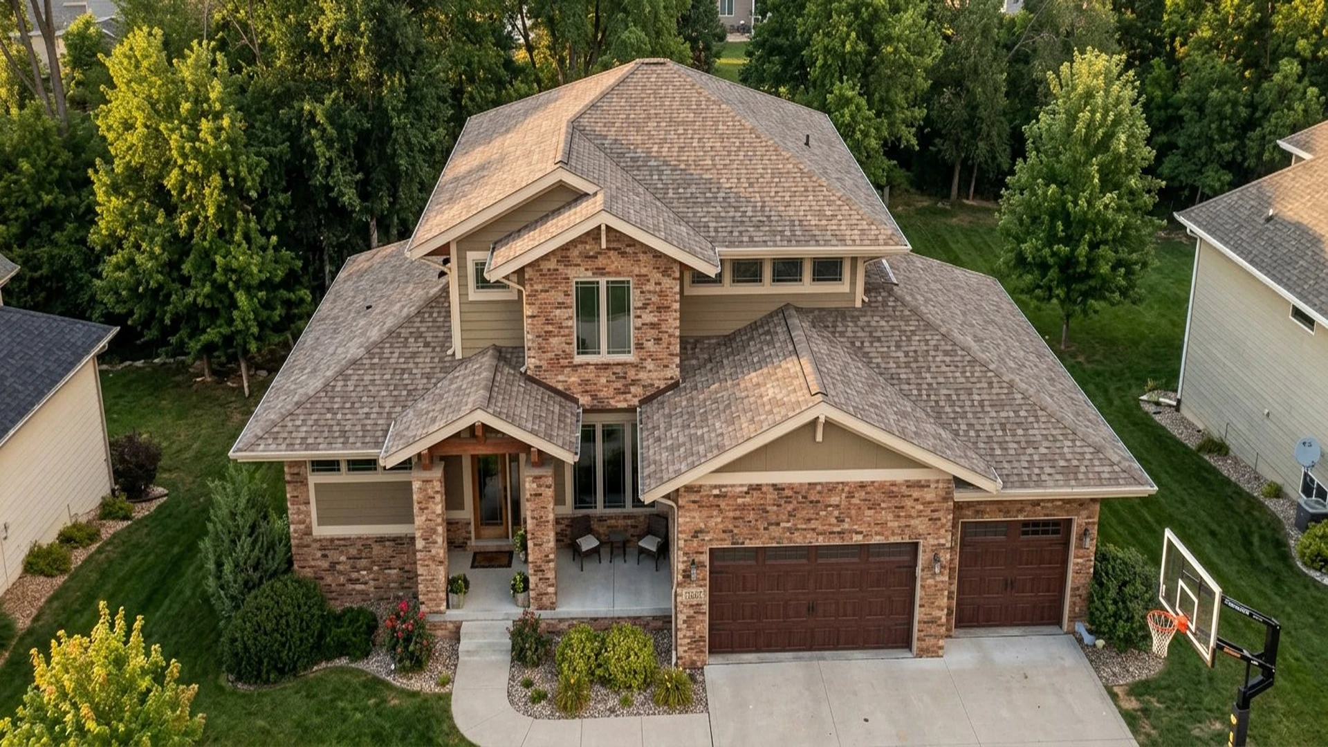 Urbandale roof installation, asphalt architectural shingle by Owens Corning - amber